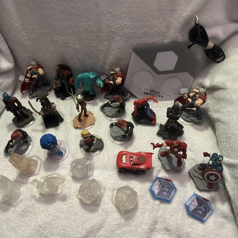 Disney Infinity Figurines‎ Lot Of 26 With Portal, Star Wars, Avengers, and More.